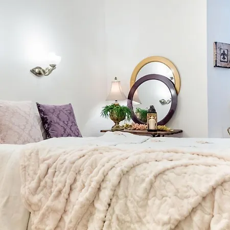 Dream Stay - Historic One-Bedroom Apartment Lejlighed